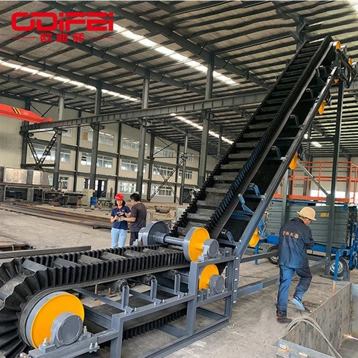 Large inclination belt conveyor (1)