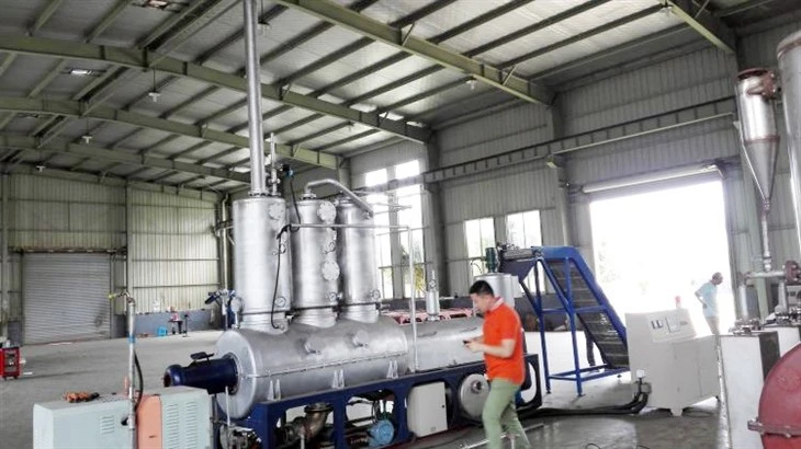 small plastic pyrolysis plant (4)